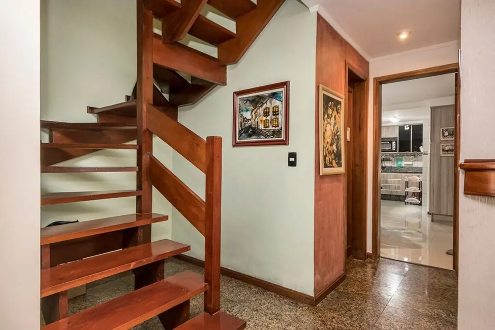 Casa com 5 quartos à venda, 381m2 em Jardim Lindóia, Porto Alegre - RS - imagem 4 Foto 4 de Casa com 5 quartos à venda, 381m2 em Jardim Lindóia, Porto Alegre - RS