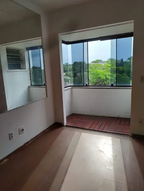 Apartamento com 2 quartos à venda, 52m2 em Navegantes, Porto Alegre - RS - imagem 2 Foto 2 de Apartamento com 2 quartos à venda, 52m2 em Navegantes, Porto Alegre - RS