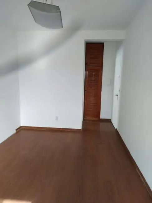 Apartamento com 2 quartos à venda, 52m2 em Navegantes, Porto Alegre - RS - imagem 3 Foto 3 de Apartamento com 2 quartos à venda, 52m2 em Navegantes, Porto Alegre - RS