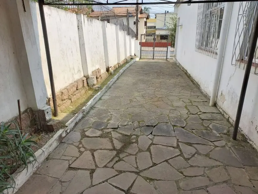 Foto 2 de Casa com 2 quartos à venda, 130m2 em Camaquã, Porto Alegre - RS
