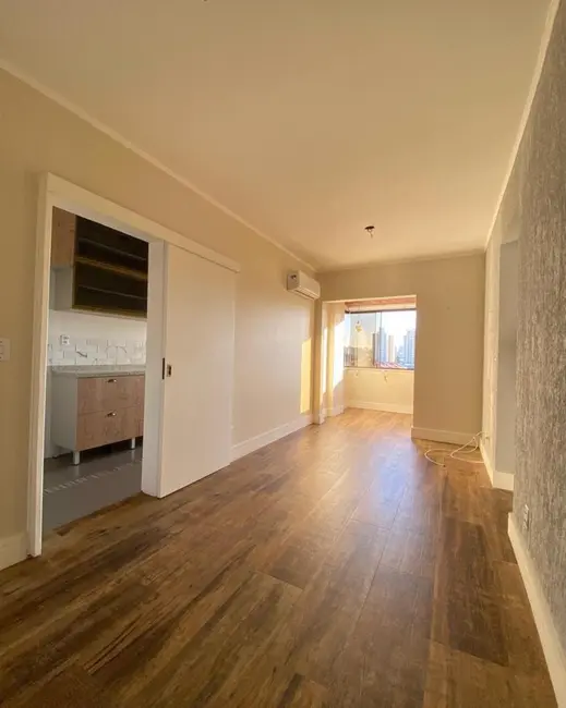 Foto 2 de Apartamento com 2 quartos à venda, 60m2 em Vila Ipiranga, Porto Alegre - RS