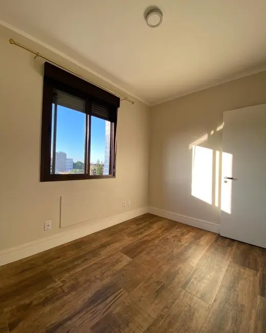 Apartamento com 2 quartos à venda, 60m2 em Vila Ipiranga, Porto Alegre - RS - imagem 7 Foto 7 de Apartamento com 2 quartos à venda, 60m2 em Vila Ipiranga, Porto Alegre - RS