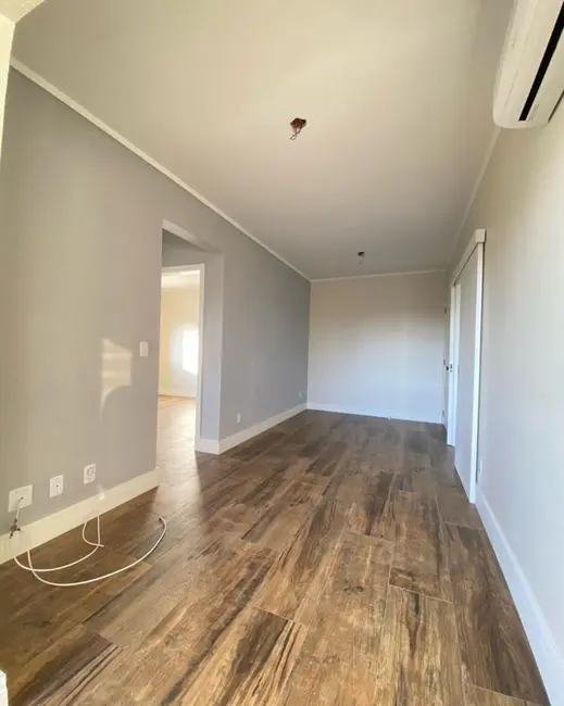 Apartamento com 2 quartos à venda, 60m2 em Vila Ipiranga, Porto Alegre - RS - imagem 5 Foto 5 de Apartamento com 2 quartos à venda, 60m2 em Vila Ipiranga, Porto Alegre - RS