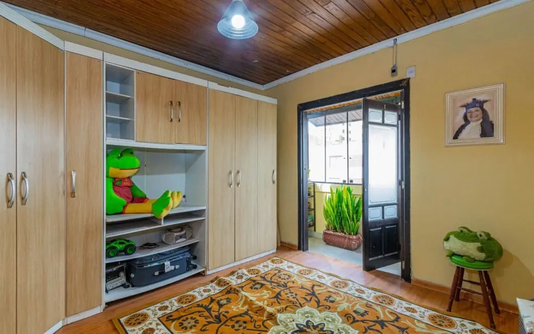 Casa com 5 quartos à venda, 204m2 em Menino Deus, Porto Alegre - RS - imagem 8 Foto 8 de Casa com 5 quartos à venda, 204m2 em Menino Deus, Porto Alegre - RS