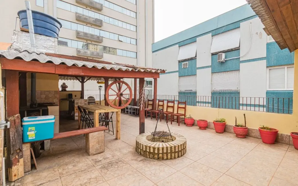 Casa com 5 quartos à venda, 204m2 em Menino Deus, Porto Alegre - RS - imagem 3 Foto 3 de Casa com 5 quartos à venda, 204m2 em Menino Deus, Porto Alegre - RS