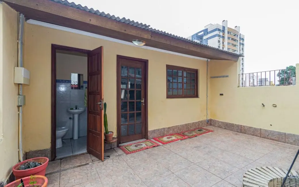 Casa com 5 quartos à venda, 204m2 em Menino Deus, Porto Alegre - RS - imagem 4 Foto 4 de Casa com 5 quartos à venda, 204m2 em Menino Deus, Porto Alegre - RS