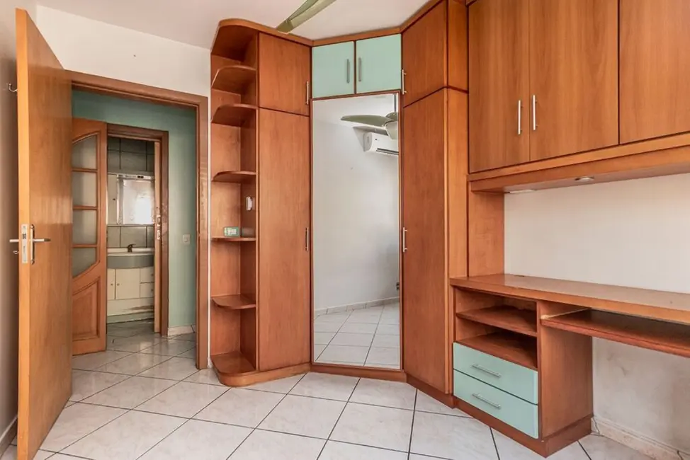 Apartamento com 2 quartos à venda, 66m2 em Teresópolis, Porto Alegre - RS - imagem 6 Foto 6 de Apartamento com 2 quartos à venda, 66m2 em Teresópolis, Porto Alegre - RS