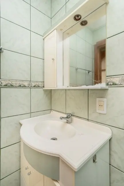 Apartamento com 2 quartos à venda, 66m2 em Teresópolis, Porto Alegre - RS - imagem 8 Foto 8 de Apartamento com 2 quartos à venda, 66m2 em Teresópolis, Porto Alegre - RS