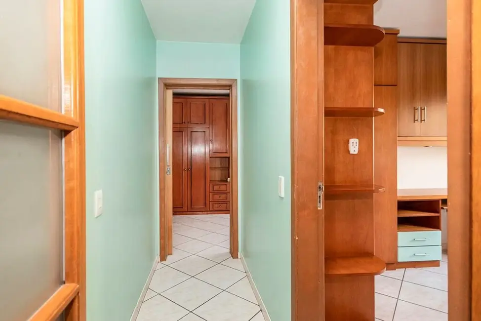 Apartamento com 2 quartos à venda, 66m2 em Teresópolis, Porto Alegre - RS - imagem 7 Foto 7 de Apartamento com 2 quartos à venda, 66m2 em Teresópolis, Porto Alegre - RS