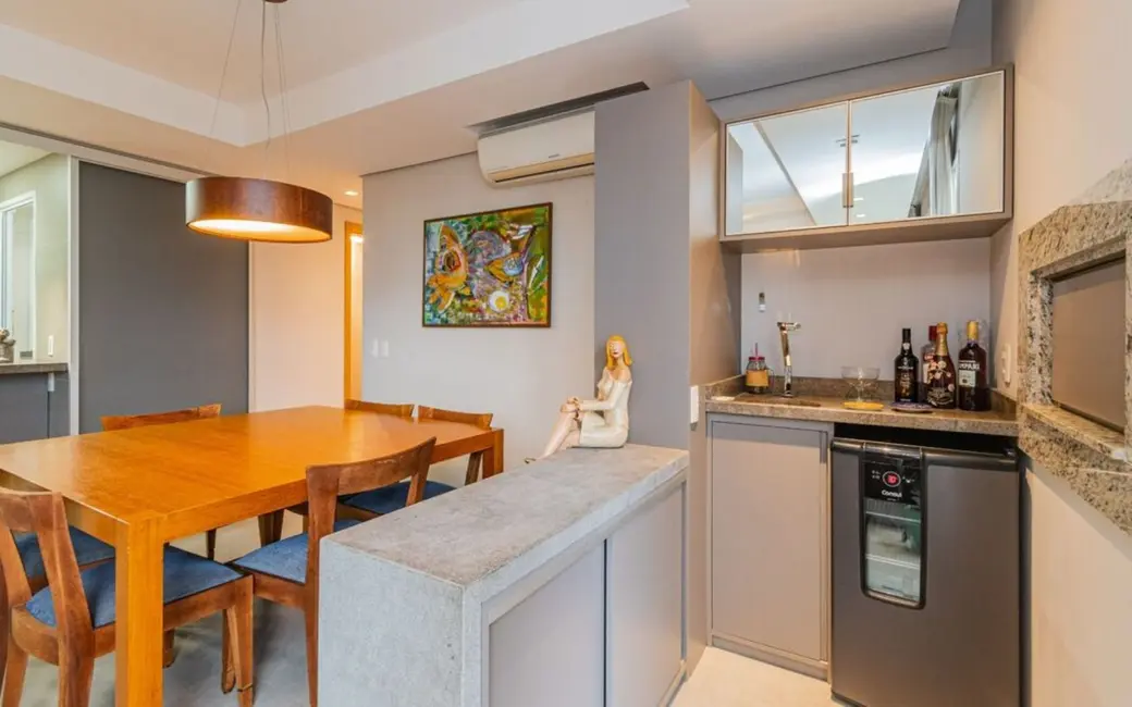 Apartamento com 3 quartos à venda, 107m2 em Passo da Areia, Porto Alegre - RS - imagem 4 Foto 4 de Apartamento com 3 quartos à venda, 107m2 em Passo da Areia, Porto Alegre - RS