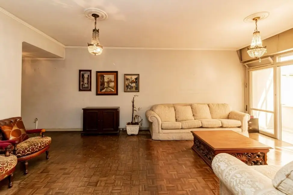 Apartamento com 3 quartos à venda, 145m2 em Centro Histórico, Porto Alegre - RS - imagem 6 Foto 6 de Apartamento com 3 quartos à venda, 145m2 em Centro Histórico, Porto Alegre - RS
