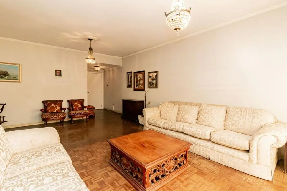 Apartamento com 3 quartos à venda, 145m2 em Centro Histórico, Porto Alegre - RS - imagem 4 Foto 4 de Apartamento com 3 quartos à venda, 145m2 em Centro Histórico, Porto Alegre - RS