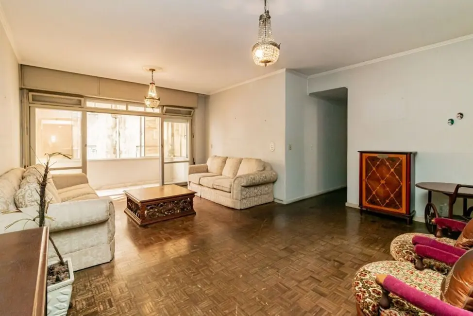 Apartamento com 3 quartos à venda, 145m2 em Centro Histórico, Porto Alegre - RS - imagem 2 Foto 2 de Apartamento com 3 quartos à venda, 145m2 em Centro Histórico, Porto Alegre - RS