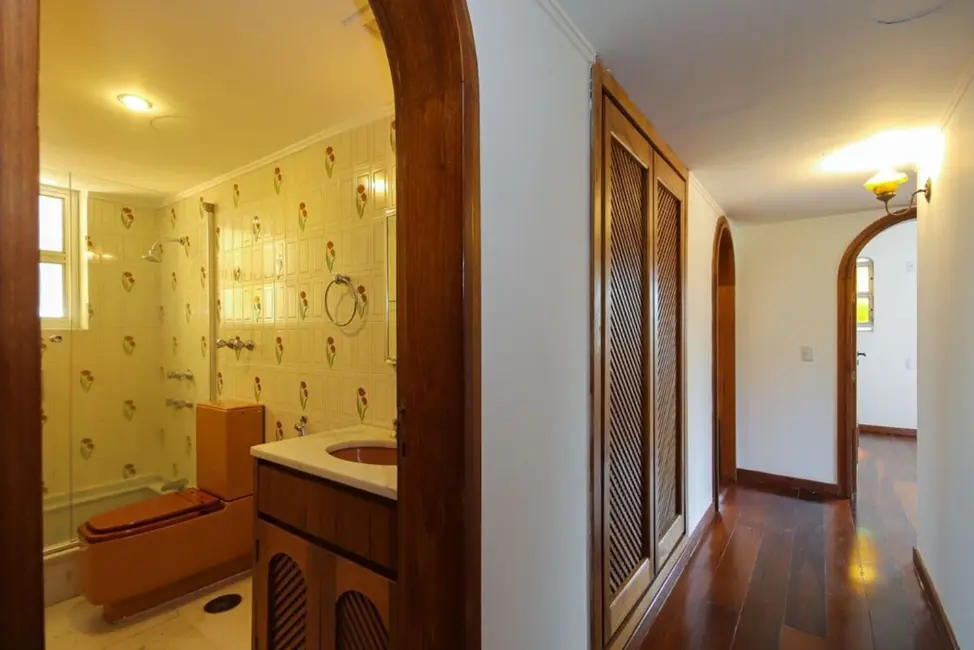 Apartamento com 3 quartos à venda, 155m2 em Menino Deus, Porto Alegre - RS - imagem 8 Foto 8 de Apartamento com 3 quartos à venda, 155m2 em Menino Deus, Porto Alegre - RS