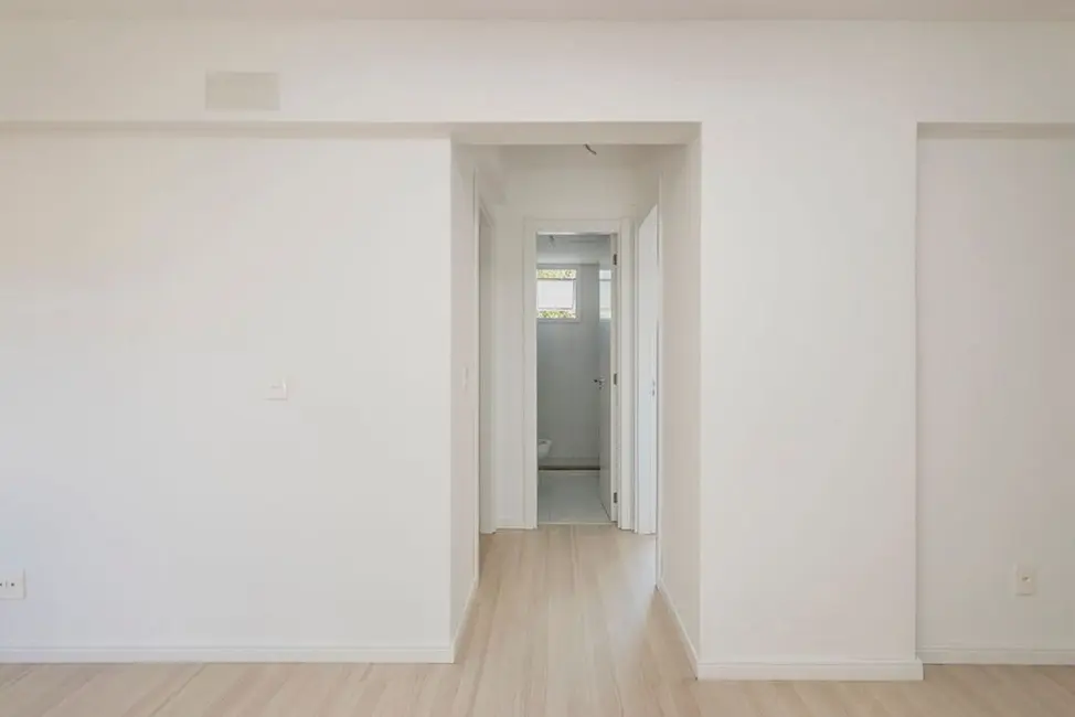 Apartamento com 2 quartos à venda, 80m2 em Passo da Areia, Porto Alegre - RS - imagem 6 Foto 6 de Apartamento com 2 quartos à venda, 80m2 em Passo da Areia, Porto Alegre - RS