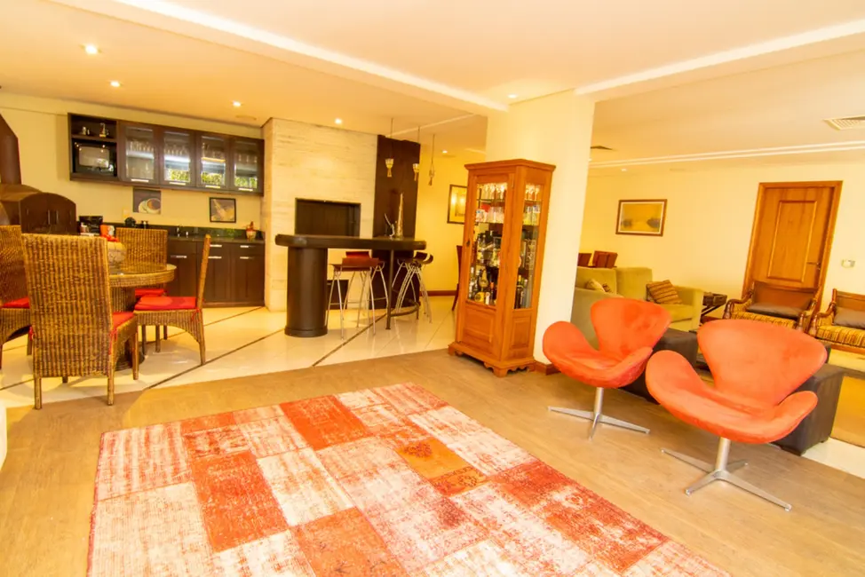 Casa com 4 quartos à venda, 438m2 em Três Figueiras, Porto Alegre - RS - imagem 9 Foto 9 de Casa com 4 quartos à venda, 438m2 em Três Figueiras, Porto Alegre - RS