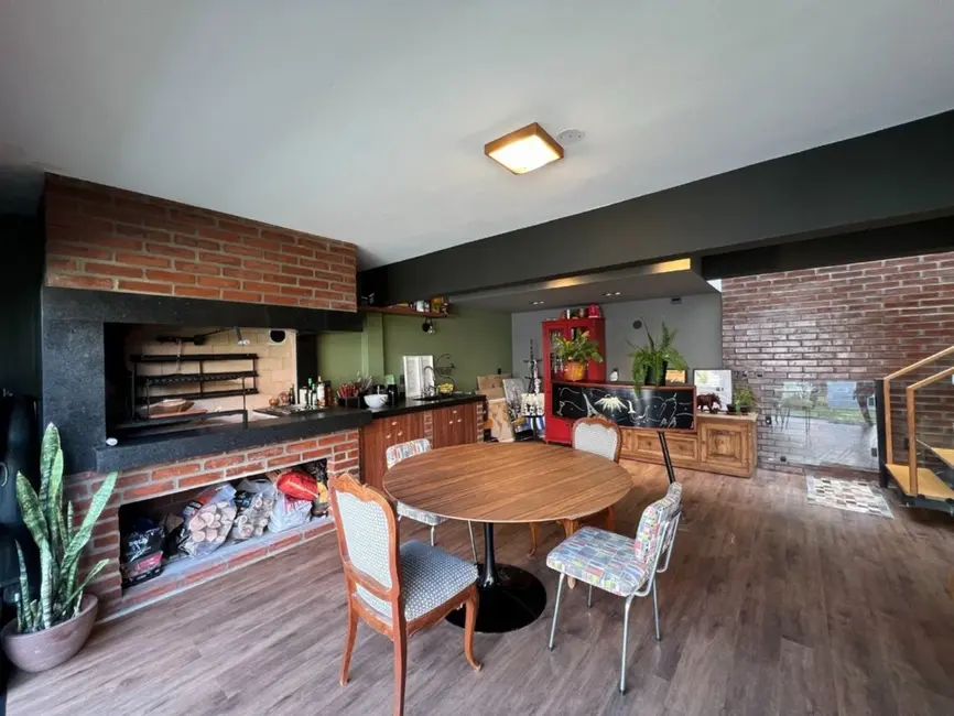 Casa com 4 quartos à venda, 240m2 em Jardim Europa, Porto Alegre - RS - imagem 7 Foto 7 de Casa com 4 quartos à venda, 240m2 em Jardim Europa, Porto Alegre - RS