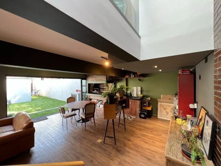 Casa com 4 quartos à venda, 240m2 em Jardim Europa, Porto Alegre - RS - imagem 9 Foto 9 de Casa com 4 quartos à venda, 240m2 em Jardim Europa, Porto Alegre - RS