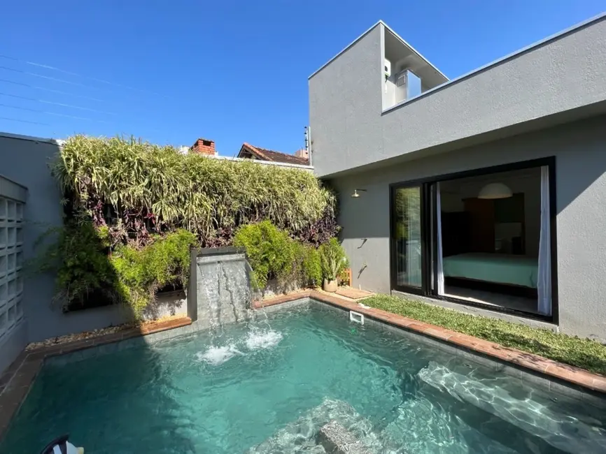 Casa com 4 quartos à venda, 240m2 em Jardim Europa, Porto Alegre - RS - imagem 4 Foto 4 de Casa com 4 quartos à venda, 240m2 em Jardim Europa, Porto Alegre - RS