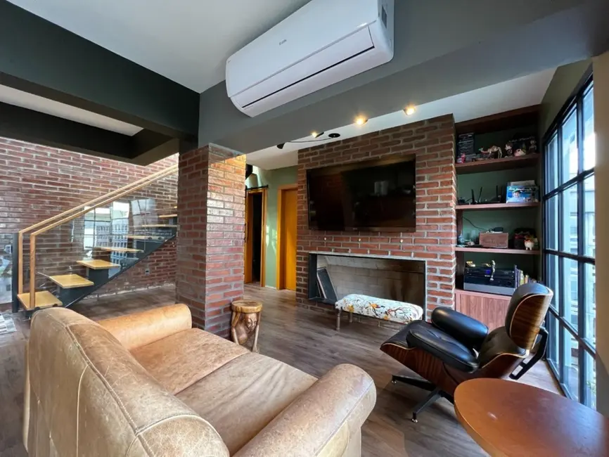 Casa com 4 quartos à venda, 240m2 em Jardim Europa, Porto Alegre - RS - imagem 8 Foto 8 de Casa com 4 quartos à venda, 240m2 em Jardim Europa, Porto Alegre - RS