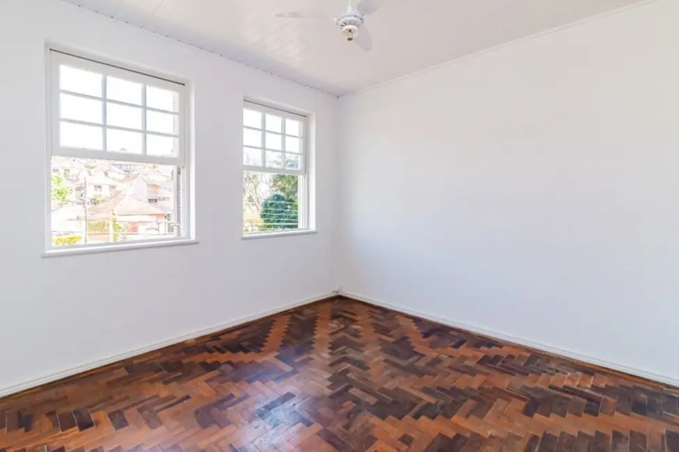 Foto 3 de Apartamento com 3 quartos à venda, 64m2 em Passo da Areia, Porto Alegre - RS