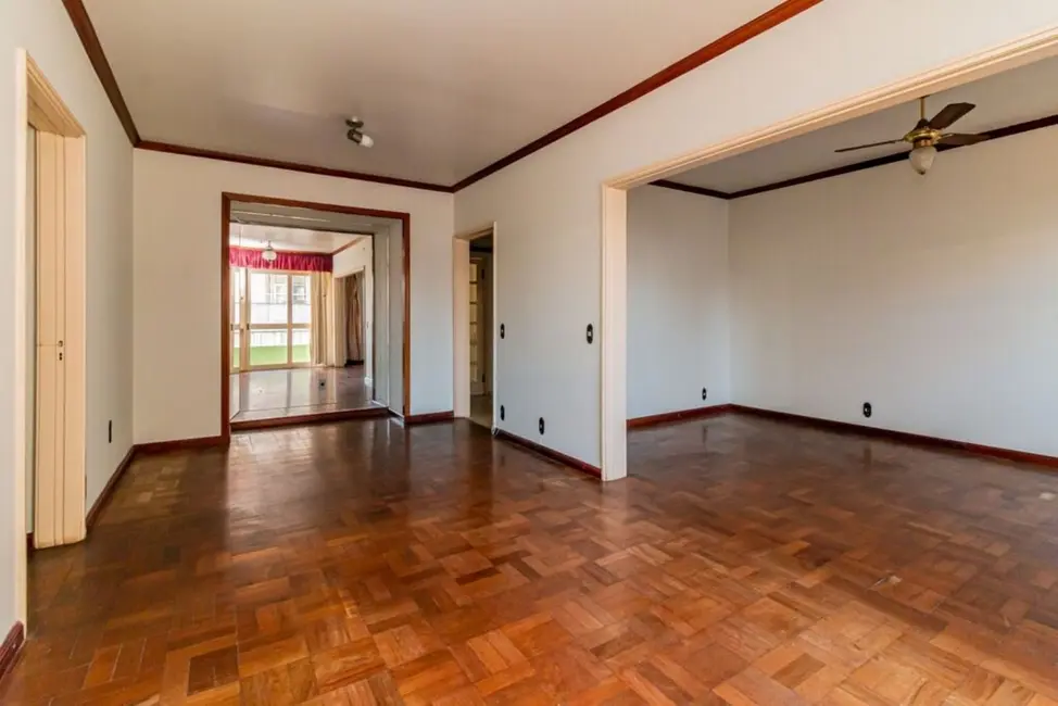 Apartamento com 3 quartos à venda, 139m2 em Centro Histórico, Porto Alegre - RS - imagem 7 Foto 7 de Apartamento com 3 quartos à venda, 139m2 em Centro Histórico, Porto Alegre - RS