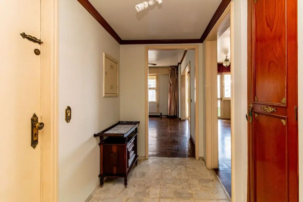 Apartamento com 3 quartos à venda, 139m2 em Centro Histórico, Porto Alegre - RS - imagem 3 Foto 3 de Apartamento com 3 quartos à venda, 139m2 em Centro Histórico, Porto Alegre - RS