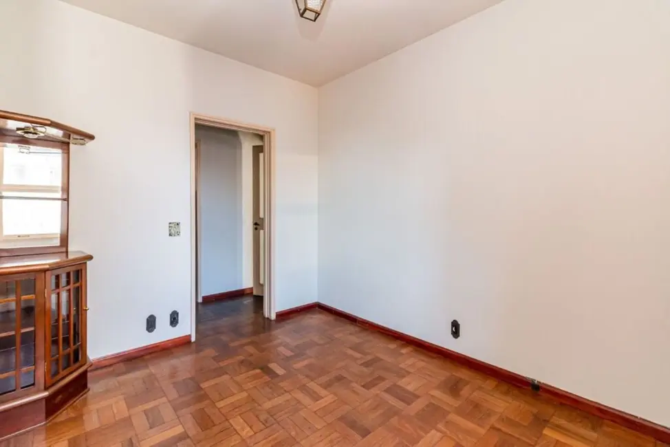 Apartamento com 3 quartos à venda, 139m2 em Centro Histórico, Porto Alegre - RS - imagem 6 Foto 6 de Apartamento com 3 quartos à venda, 139m2 em Centro Histórico, Porto Alegre - RS