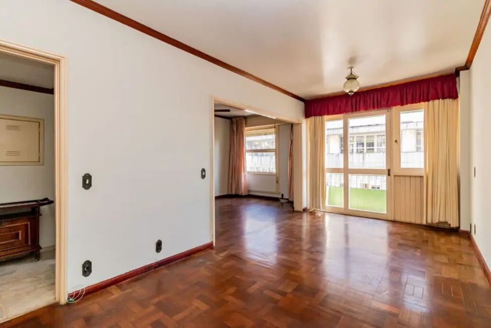 Apartamento com 3 quartos à venda, 139m2 em Centro Histórico, Porto Alegre - RS - imagem 8 Foto 8 de Apartamento com 3 quartos à venda, 139m2 em Centro Histórico, Porto Alegre - RS