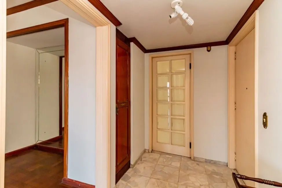 Apartamento com 3 quartos à venda, 139m2 em Centro Histórico, Porto Alegre - RS - imagem 4 Foto 4 de Apartamento com 3 quartos à venda, 139m2 em Centro Histórico, Porto Alegre - RS