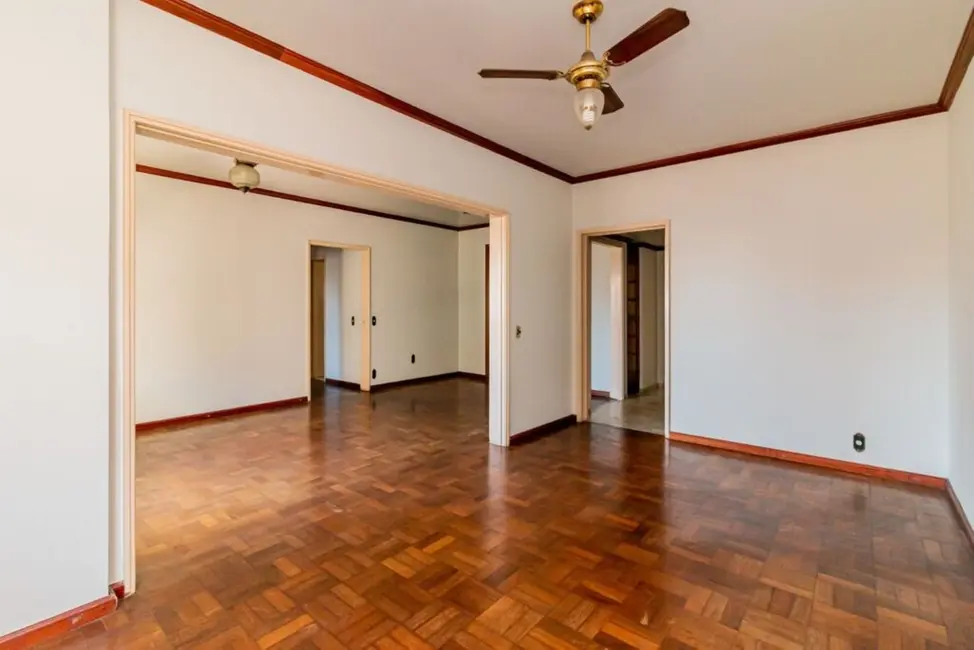 Apartamento com 3 quartos à venda, 139m2 em Centro Histórico, Porto Alegre - RS - imagem 5 Foto 5 de Apartamento com 3 quartos à venda, 139m2 em Centro Histórico, Porto Alegre - RS