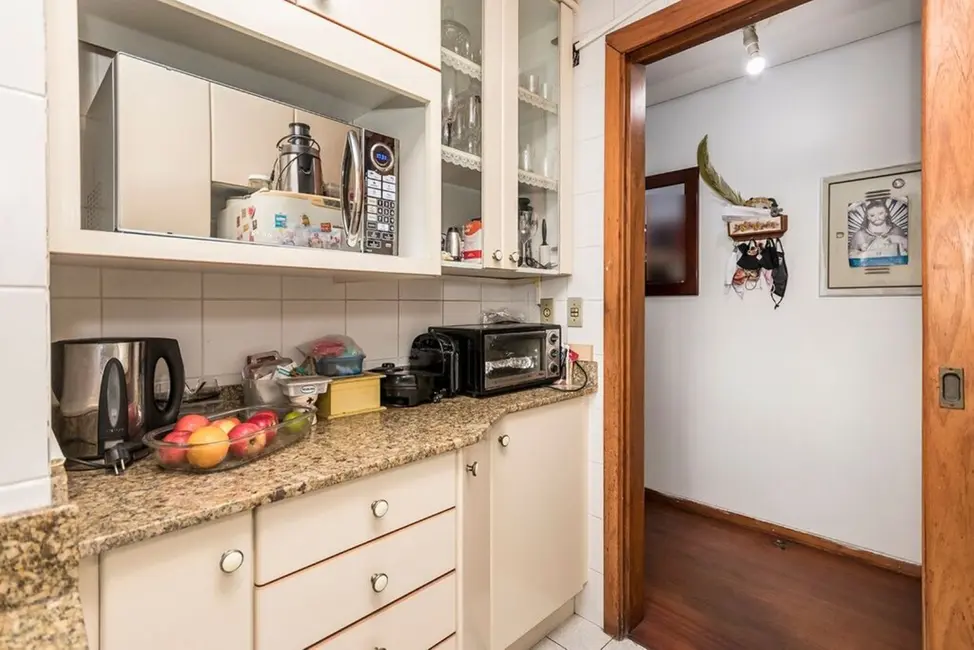 Apartamento com 3 quartos à venda, 145m2 em Porto Alegre - RS - imagem 8 Foto 8 de Apartamento com 3 quartos à venda, 145m2 em Porto Alegre - RS