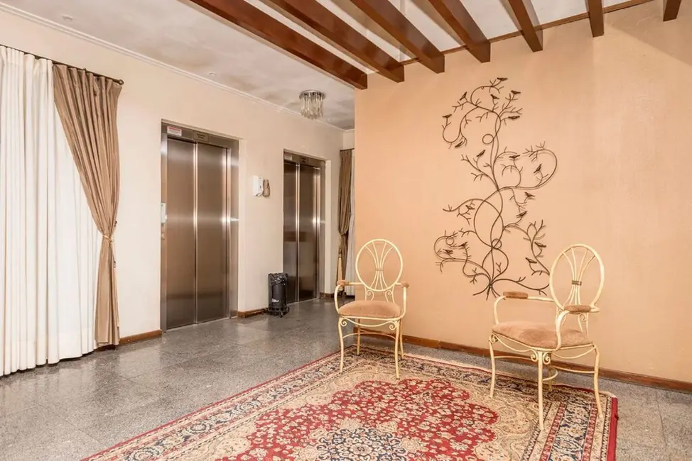 Apartamento com 3 quartos à venda, 145m2 em Porto Alegre - RS - imagem 2 Foto 2 de Apartamento com 3 quartos à venda, 145m2 em Porto Alegre - RS