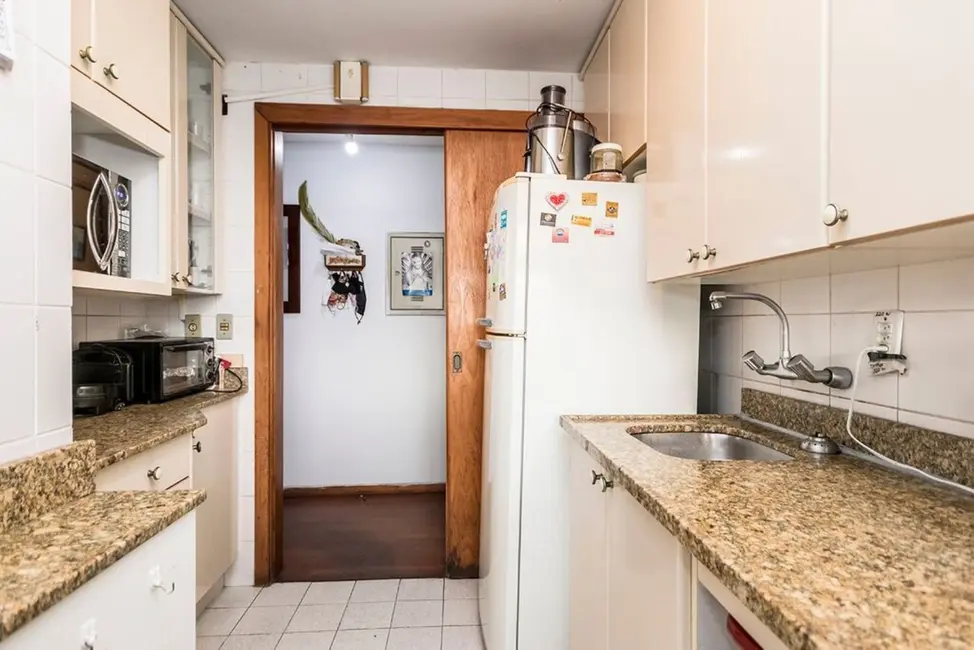 Apartamento com 3 quartos à venda, 145m2 em Porto Alegre - RS - imagem 9 Foto 9 de Apartamento com 3 quartos à venda, 145m2 em Porto Alegre - RS