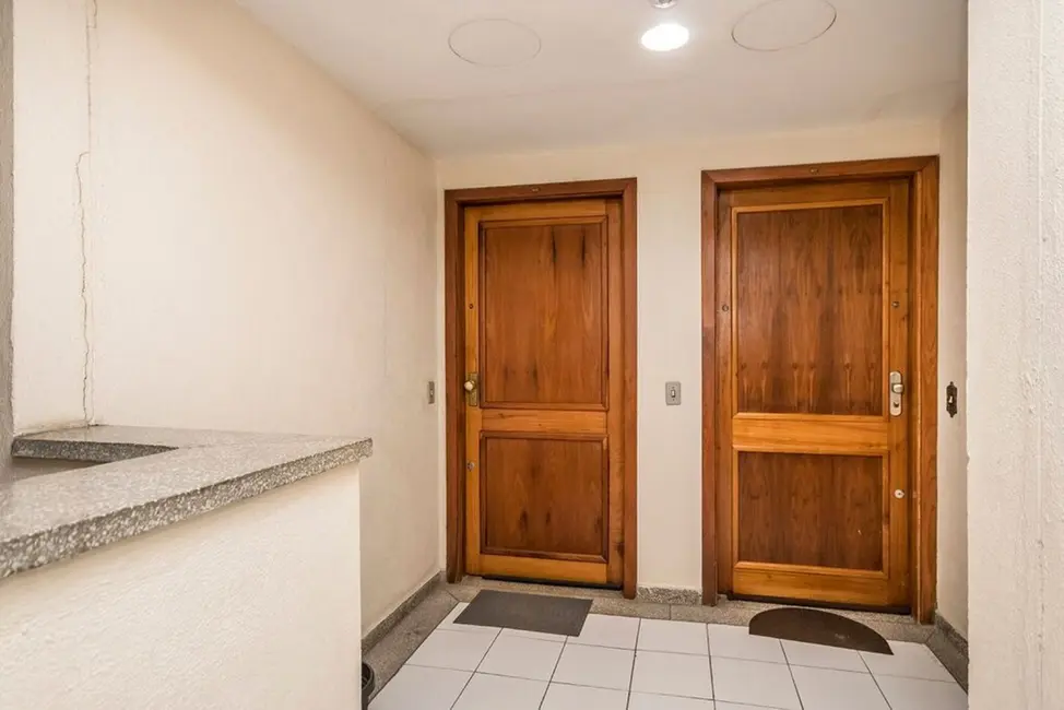 Apartamento com 3 quartos à venda, 145m2 em Porto Alegre - RS - imagem 3 Foto 3 de Apartamento com 3 quartos à venda, 145m2 em Porto Alegre - RS