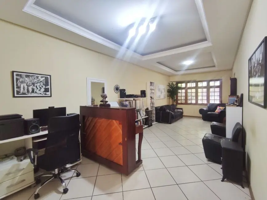 Casa com 2 quartos à venda, 194m2 em Jardim Botânico, Porto Alegre - RS - imagem 6 Foto 6 de Casa com 2 quartos à venda, 194m2 em Jardim Botânico, Porto Alegre - RS