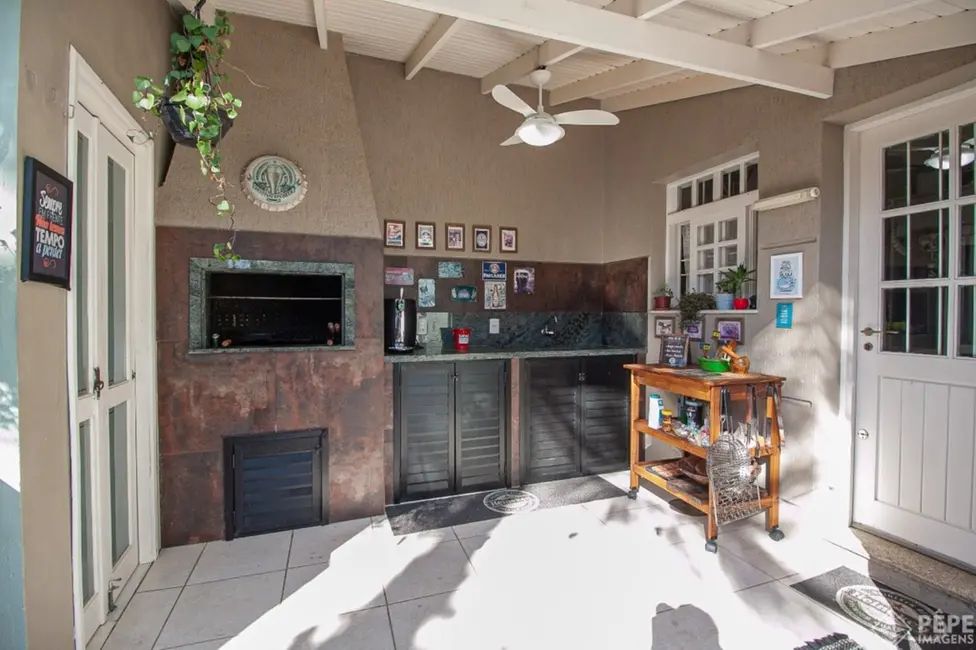 Foto 2 de Casa de Condomínio com 3 quartos à venda, 201m2 em Guarujá, Porto Alegre - RS
