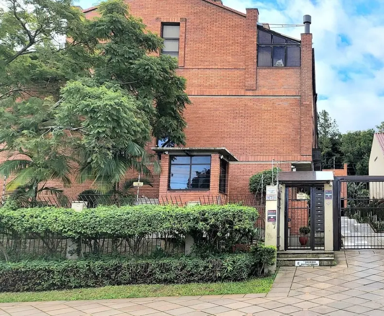 Foto 2 de Casa de Condomínio com 3 quartos à venda, 359m2 em Cristal, Porto Alegre - RS