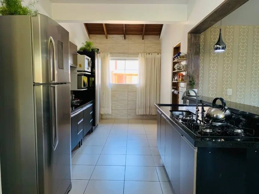 Casa de Condomínio com 3 quartos à venda, 180m2 em Passo das Pedras, Porto Alegre - RS - imagem 4 Foto 4 de Casa de Condomínio com 3 quartos à venda, 180m2 em Passo das Pedras, Porto Alegre - RS