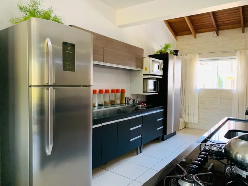 Casa de Condomínio com 3 quartos à venda, 180m2 em Passo das Pedras, Porto Alegre - RS - imagem 3 Foto 3 de Casa de Condomínio com 3 quartos à venda, 180m2 em Passo das Pedras, Porto Alegre - RS