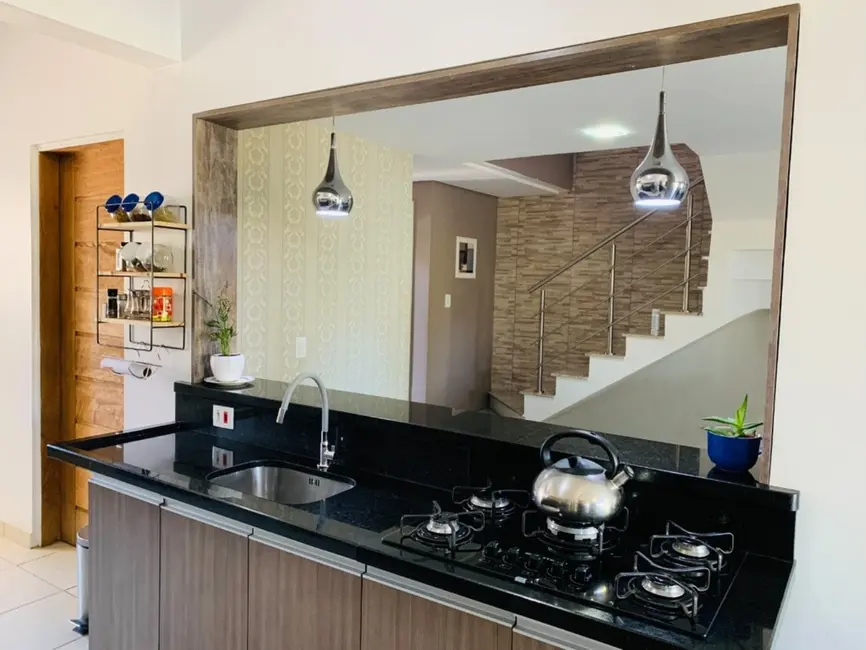 Casa de Condomínio com 3 quartos à venda, 180m2 em Passo das Pedras, Porto Alegre - RS - imagem 5 Foto 5 de Casa de Condomínio com 3 quartos à venda, 180m2 em Passo das Pedras, Porto Alegre - RS