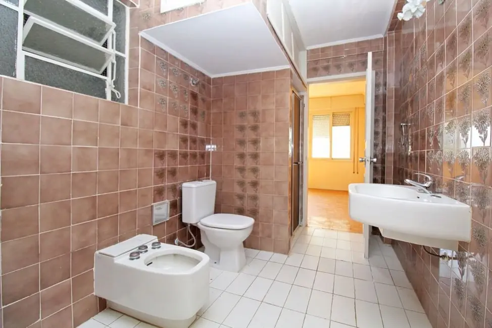 Apartamento com 3 quartos à venda, 135m2 em Independência, Porto Alegre - RS - imagem 9 Foto 9 de Apartamento com 3 quartos à venda, 135m2 em Independência, Porto Alegre - RS