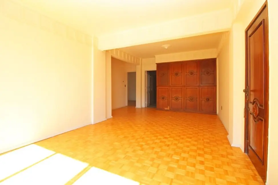 Apartamento com 3 quartos à venda, 135m2 em Independência, Porto Alegre - RS - imagem 3 Foto 3 de Apartamento com 3 quartos à venda, 135m2 em Independência, Porto Alegre - RS