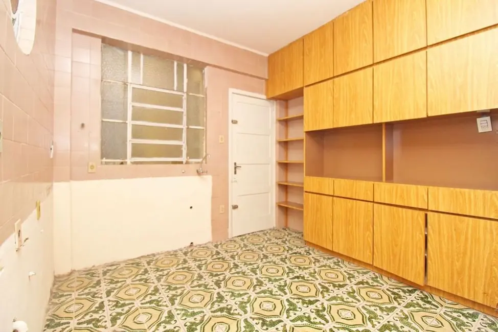 Apartamento com 3 quartos à venda, 135m2 em Independência, Porto Alegre - RS - imagem 6 Foto 6 de Apartamento com 3 quartos à venda, 135m2 em Independência, Porto Alegre - RS