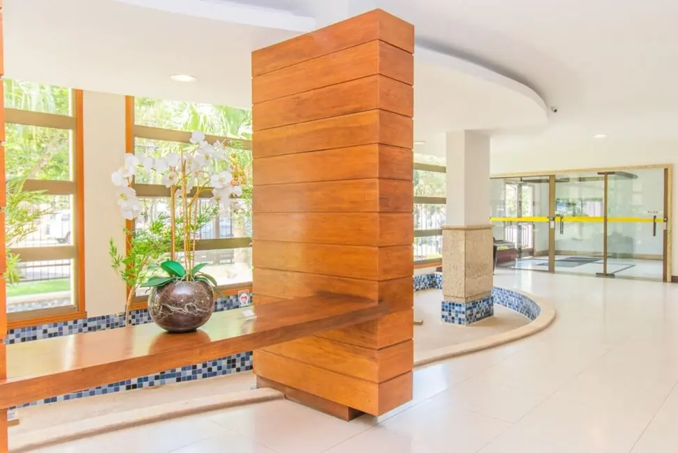 Apartamento com 3 quartos à venda, 120m2 em Menino Deus, Porto Alegre - RS - imagem 9 Foto 9 de Apartamento com 3 quartos à venda, 120m2 em Menino Deus, Porto Alegre - RS