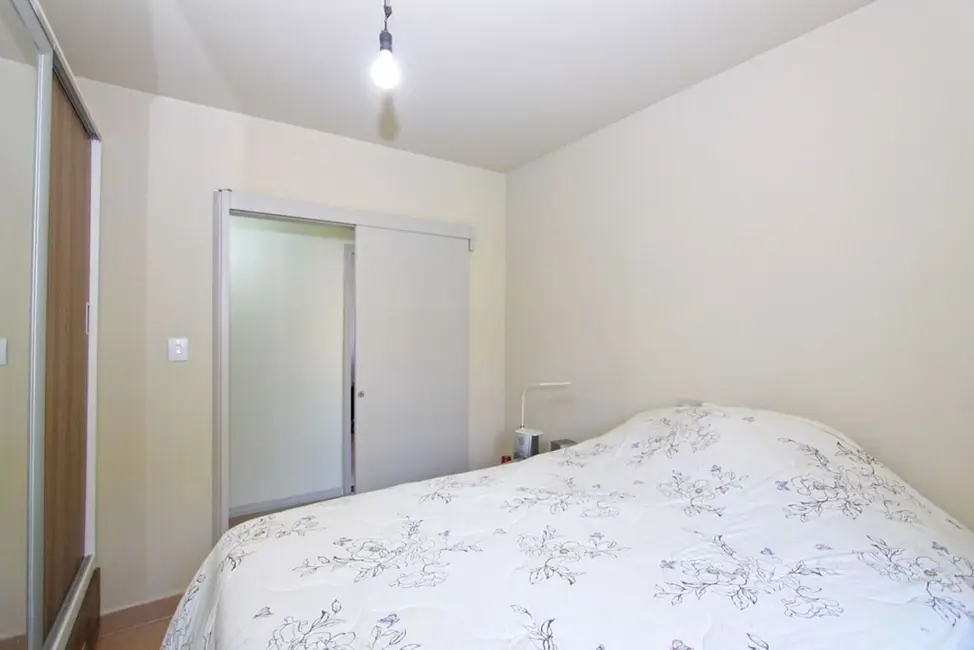 Apartamento com 3 quartos à venda, 77m2 em Teresópolis, Porto Alegre - RS - imagem 7 Foto 7 de Apartamento com 3 quartos à venda, 77m2 em Teresópolis, Porto Alegre - RS