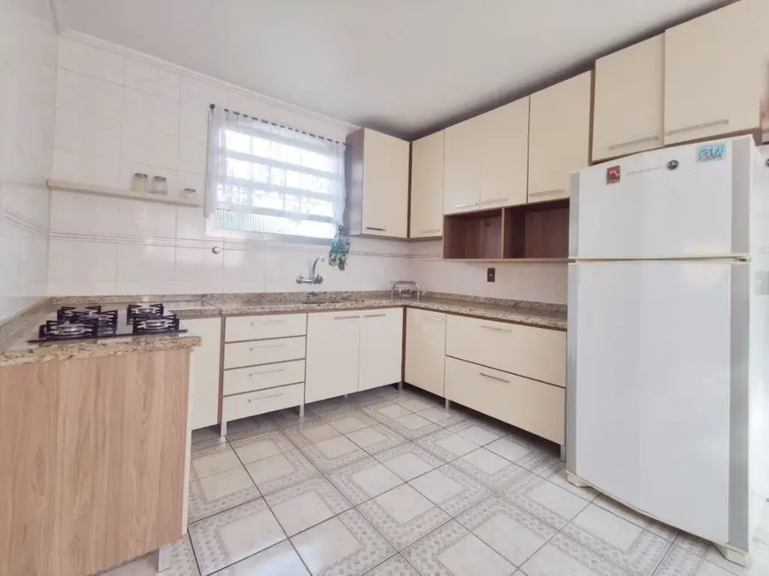 Casa com 4 quartos à venda, 256m2 em Glória, Porto Alegre - RS - imagem 6 Foto 6 de Casa com 4 quartos à venda, 256m2 em Glória, Porto Alegre - RS