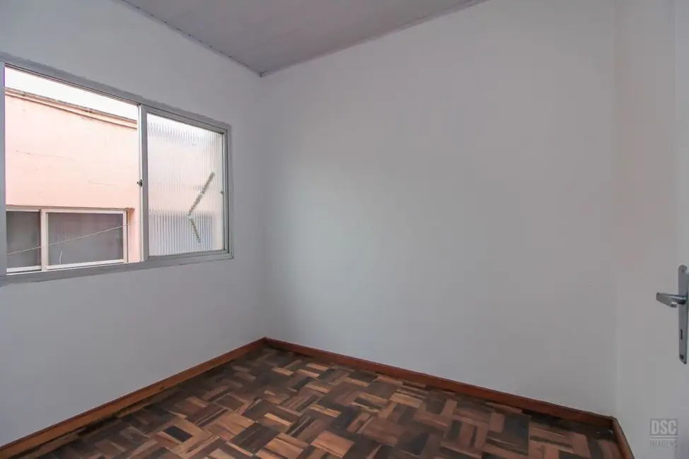 Foto 2 de Apartamento com 2 quartos à venda, 42m2 em Cristal, Porto Alegre - RS