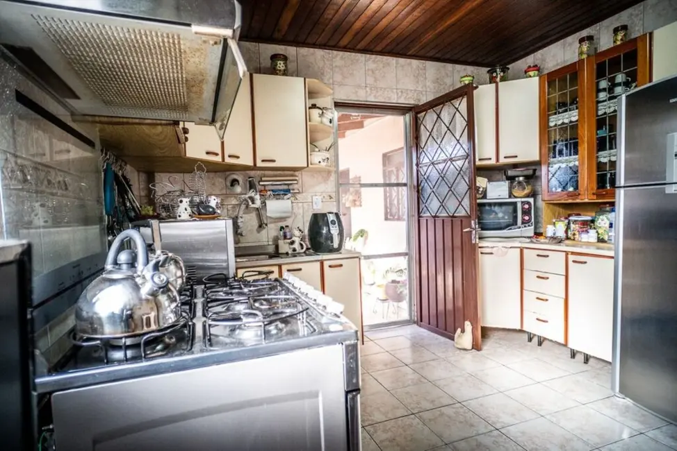 Casa com 3 quartos à venda, 190m2 em Camaquã, Porto Alegre - RS - imagem 9 Foto 9 de Casa com 3 quartos à venda, 190m2 em Camaquã, Porto Alegre - RS