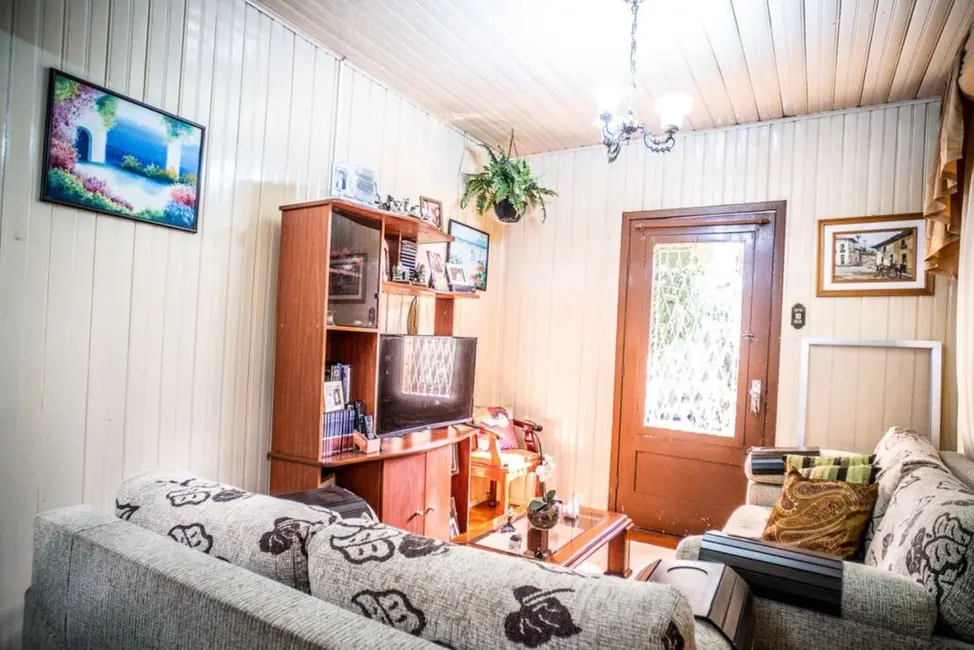 Casa com 3 quartos à venda, 190m2 em Camaquã, Porto Alegre - RS - imagem 2 Foto 2 de Casa com 3 quartos à venda, 190m2 em Camaquã, Porto Alegre - RS